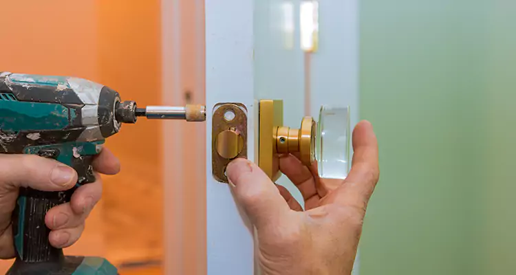 Broken Door Knob Fix in Kendall, FL